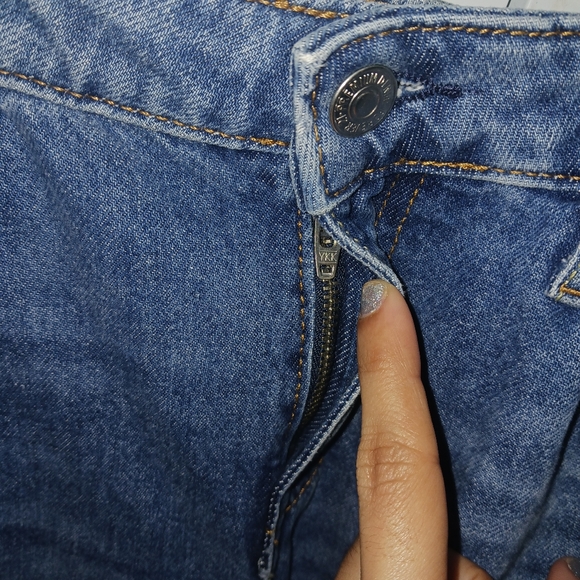 Forever 21 Kids Boy denim blue washed knee distressed jeans - Picture 5 of 9